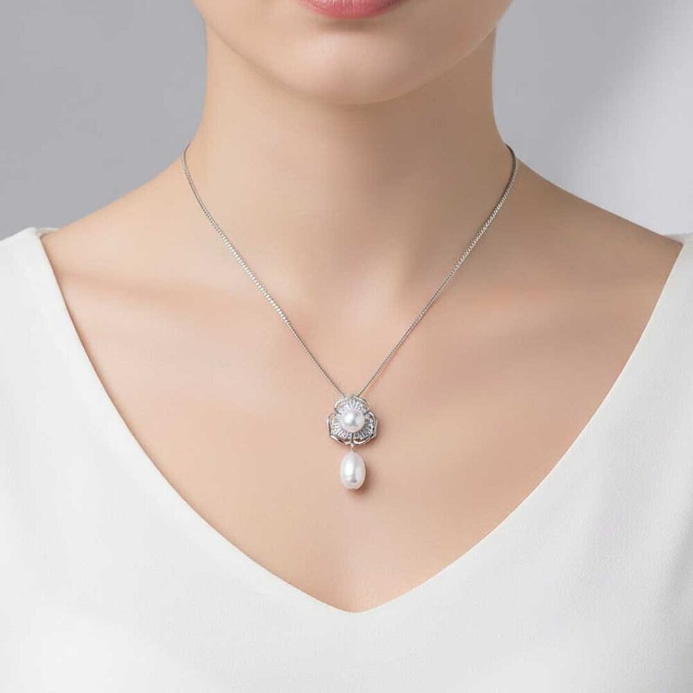 Ladies White Pearl Flower Necklace - Picture 4 of 4